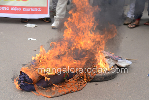 Rakshana Vedike protests 1